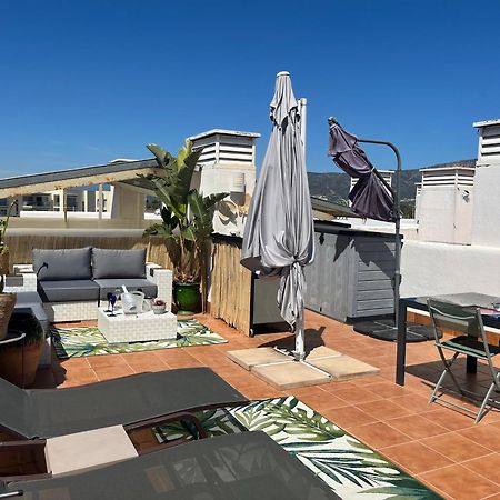 Appartement Avec Terrasse Sur Le Toit Vue Mer Roses Bagian luar foto